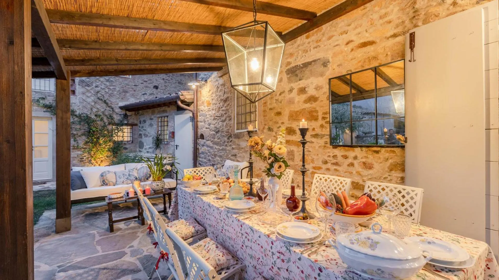 וילה SantʼAndrea di Compito Dimora Delle Camelie, A Traditional Stylish House