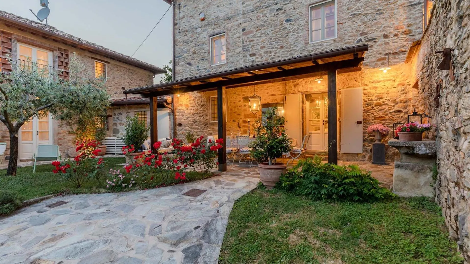 SantʼAndrea di Compito Dimora Delle Camelie, A Traditional Stylish House איטליה