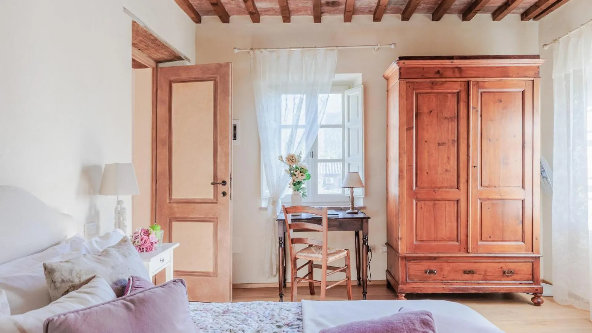 וילה SantʼAndrea di Compito Dimora Delle Camelie, A Traditional Stylish House איטליה