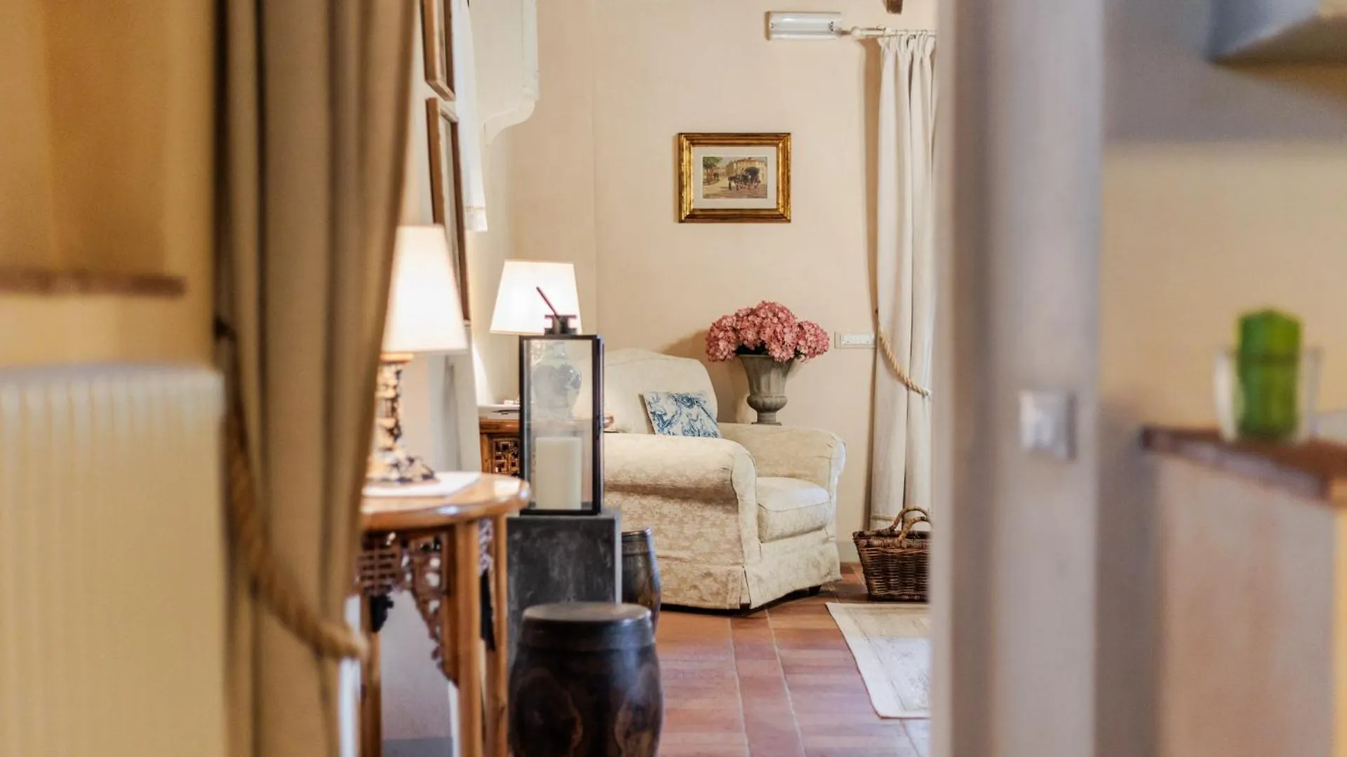 וילה SantʼAndrea di Compito Dimora Delle Camelie, A Traditional Stylish House
