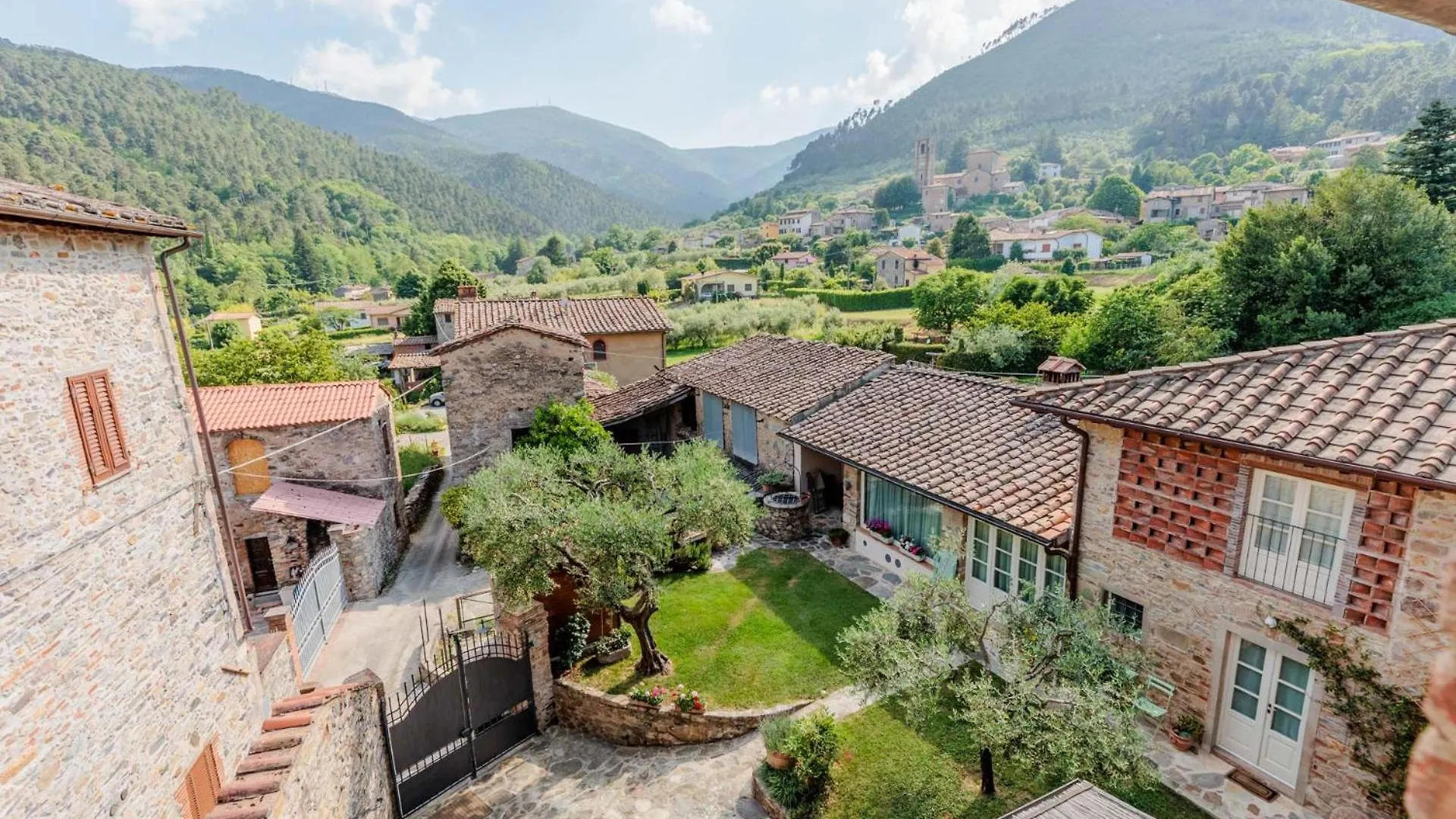 SantʼAndrea di Compito Dimora Delle Camelie, A Traditional Stylish House וילה