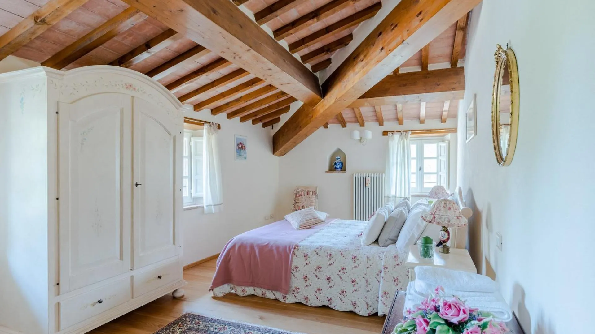 וילה SantʼAndrea di Compito Dimora Delle Camelie, A Traditional Stylish House
