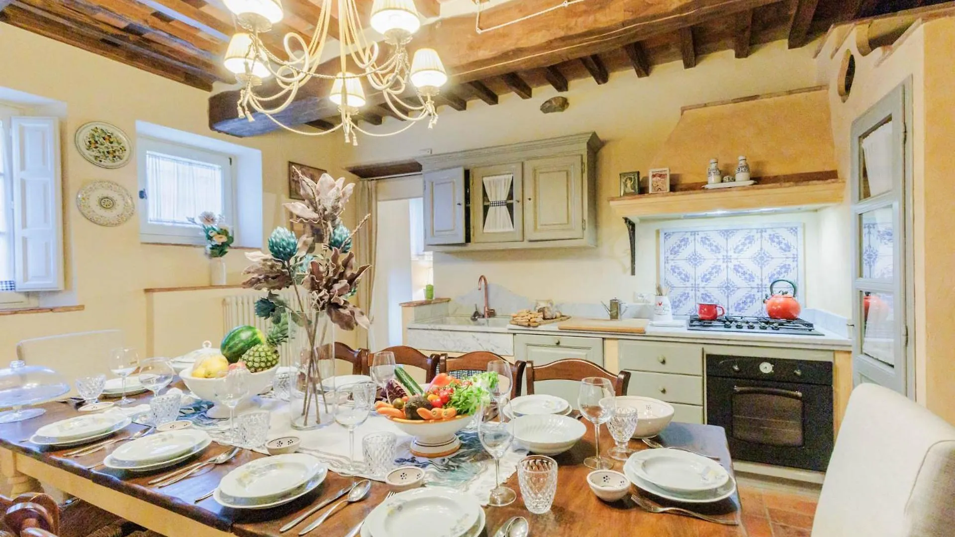 SantʼAndrea di Compito Dimora Delle Camelie, A Traditional Stylish House וילה