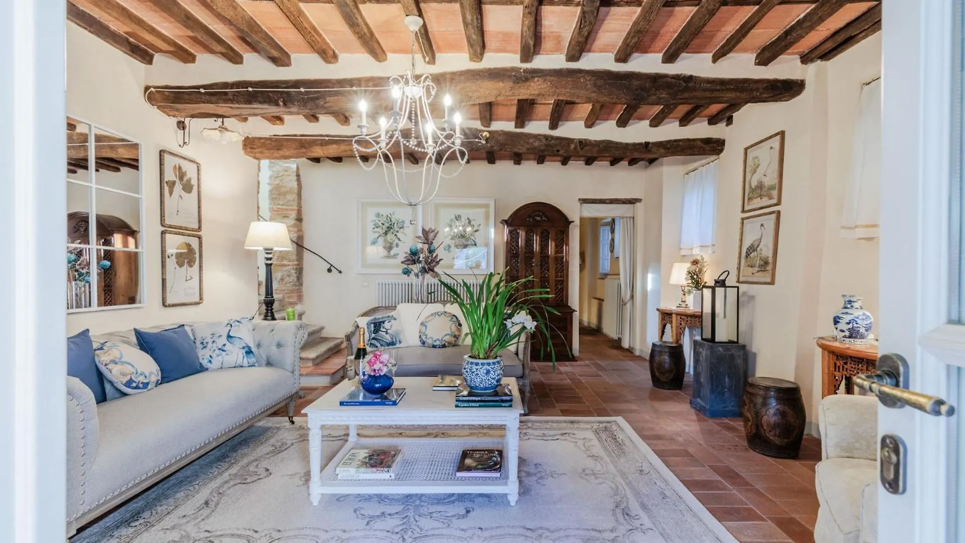 SantʼAndrea di Compito Dimora Delle Camelie, A Traditional Stylish House